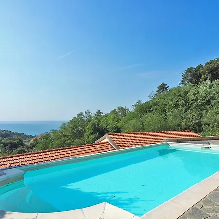 Patrizia Villa *